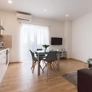Lusani Apartment Split